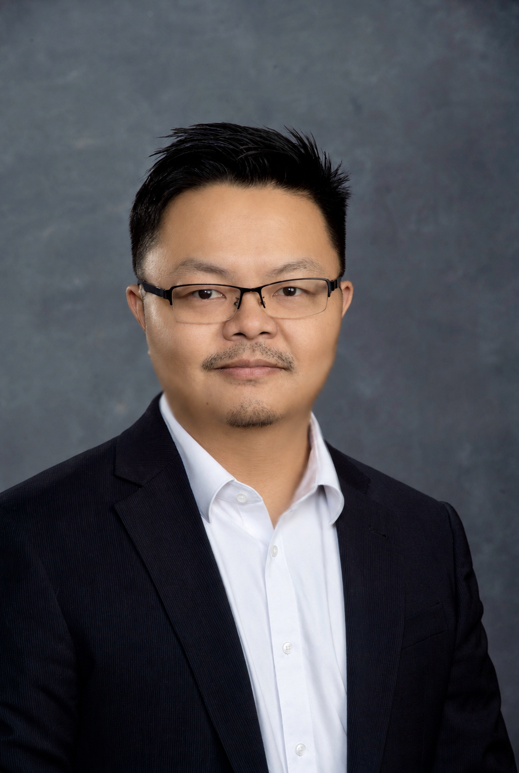 Portrait of Guang-Wei Zhang